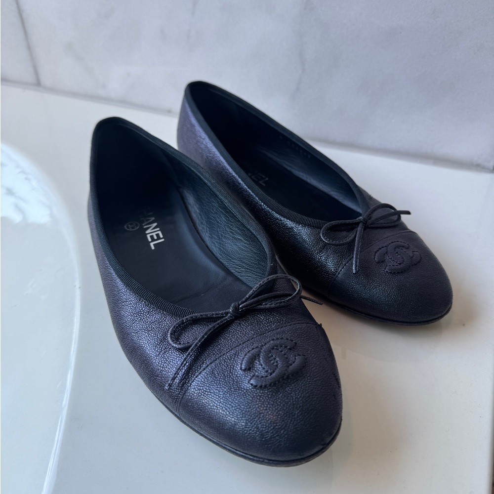 CHANEL CC Leather Ballet Flats